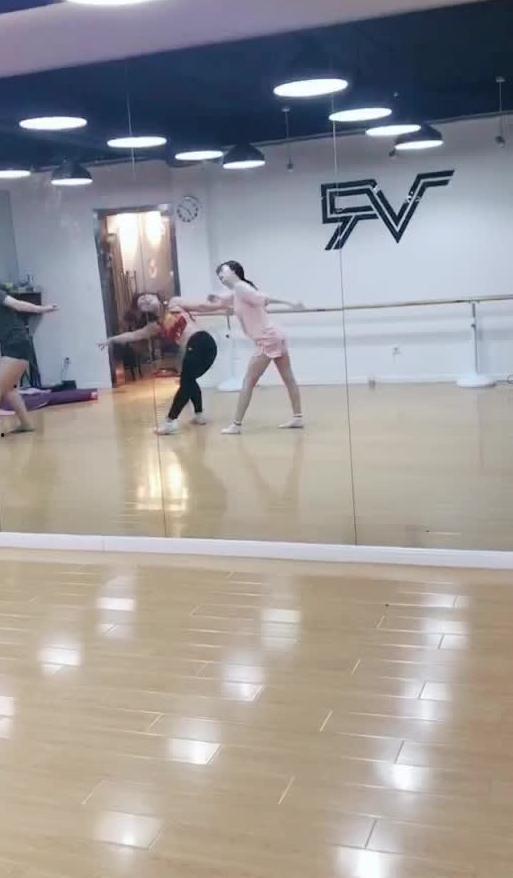 娱乐吃瓜跳舞视频,揭秘热门吃瓜视频背后的舞蹈魅力